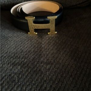NEW womens BLACK H Belt, size 40. Madee in Italy - PERFECT